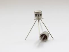 TRANSISTOR BF 208 NPN 112
